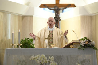 8-Messe quotidienne dans la chapelle de la résidence Sainte-Marthe : « Le <i>demeurer réciproque</i> entre la vigne et les serments »