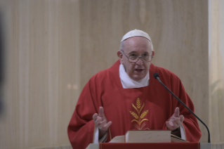 4-Messe quotidienne dans la chapelle de la résidence Sainte-Marthe : « Un jour de fraternité, un jour de pénitence et de prière »