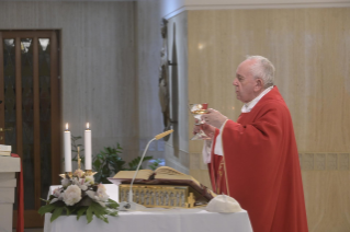 6-Messe quotidienne dans la chapelle de la résidence Sainte-Marthe : « Un jour de fraternité, un jour de pénitence et de prière »