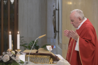 7-Messe quotidienne dans la chapelle de la résidence Sainte-Marthe : « Un jour de fraternité, un jour de pénitence et de prière »