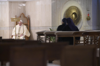 5-Misa celebrada por el papa Francisco de forma privada en la capilla de la Casa Santa Marta: <i>Cristo muerto y resucitado por nosotros: la &#xfa;nica medicina contra el esp&#xed;ritu de la mundanidad</i>