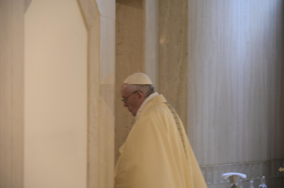 14-Messe quotidienne dans la chapelle de la résidence Sainte-Marthe : « Le Christ mort et ressuscité pour nous : l'unique remède contre l'esprit de la mondanité »