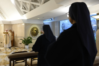 3-Messe quotidienne dans la chapelle de la résidence Sainte-Marthe : « L'Esprit Saint nous rappelle l’accès au Pére »