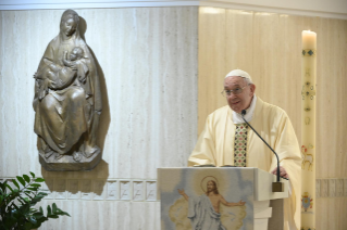 2-Misa celebrada por el papa Francisco de forma privada en la capilla de la Casa Santa Marta: <i>El Espíritu Santo nos recuerda el acceso al Padre</i>