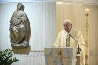 2-Celebrazione della Santa Messa nella Cappella della <i>Domus Sanctae Marthae</i>: "Lo Spirito Santo ci ricorda l’accesso al Padre"