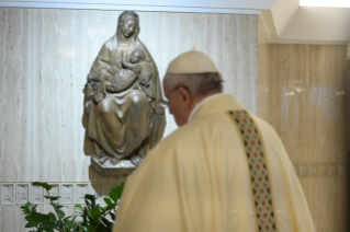 16-Misa celebrada por el papa Francisco de forma privada en la capilla de la Casa Santa Marta: <i>El Espíritu Santo nos recuerda el acceso al Padre</i>