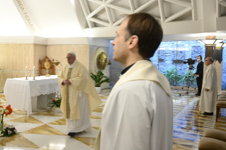 15-Santa Missa celebrada na capela da Casa Santa Marta: “O Espírito Santo recorda-nos o acesso ao Pai”