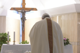 0-Messe quotidienne dans la chapelle de la résidence Sainte-Marthe : « Avoir le courage de voir nos ténèbres, pour que la lumière du Seigneur entre et nous sauve »