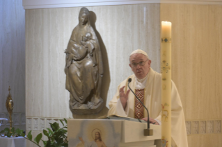 4-Messe quotidienne dans la chapelle de la résidence Sainte-Marthe : « Avoir le courage de voir nos ténèbres, pour que la lumière du Seigneur entre et nous sauve »