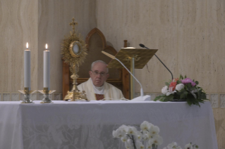 11-Messe quotidienne dans la chapelle de la résidence Sainte-Marthe : « Avoir le courage de voir nos ténèbres, pour que la lumière du Seigneur entre et nous sauve »