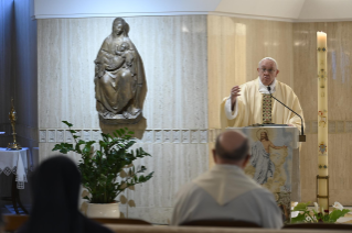 3-Messe quotidienne dans la chapelle de la résidence Sainte-Marthe : « Le christianisme est appartenance à un peuple »