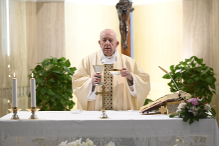 8-Messe quotidienne dans la chapelle de la résidence Sainte-Marthe : « Le christianisme est appartenance à un peuple »