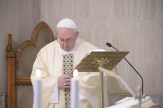 1-Santa Missa celebrada na capela da Casa Santa Marta: “A sua consolação está próxima, é verdadeira e abre as portas da esperança”