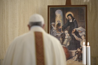 0-Misa celebrada por el papa Francisco de forma privada en la capilla de la Casa Santa Marta: <i>El Espíritu Santo crea la armonía de la Iglesia, el espíritu maligno destruye </i>