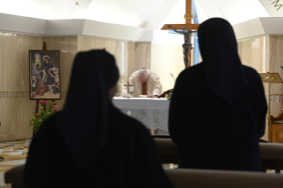 7-Misa celebrada por el papa Francisco de forma privada en la capilla de la Casa Santa Marta: <i>El Espíritu Santo crea la armonía de la Iglesia, el espíritu maligno destruye </i>