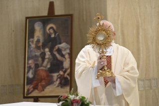 10-Misa celebrada por el papa Francisco de forma privada en la capilla de la Casa Santa Marta: <i>El Espíritu Santo crea la armonía de la Iglesia, el espíritu maligno destruye </i>