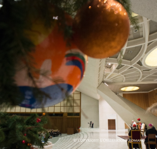 1-Audience aux donateurs de la cr&#xe8;che et de l'arbre de No&#xeb;l de la Place Saint-Pierre 