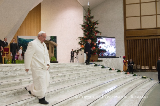 23-Audience to the donors of the Crib and the Christmas Tree in St. Peter's Square 