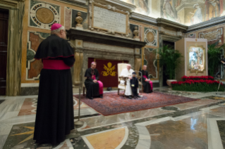 2-A las delegaciones de Verona y Catanzaro por el don del bel&#xe9;n y el &#xe1;rbol de Navidad de la Plaza de San Pedro