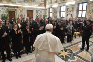 5-A los oficiales del Archivo Secreto Vaticano