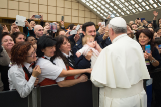 5-A los empleados de la Santa Sede y del Estado de la Ciudad del Vaticano para el intercambio de las felicitaciones navide&#xf1;as