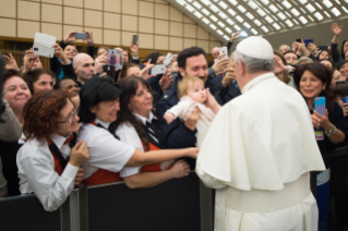 5-Aos funcion&#xe1;rios da Santa S&#xe9; e do Estado da Cidade do Vaticano para as felicita&#xe7;&#xf5;es de Natal 