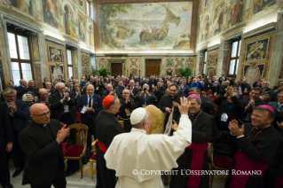 14-A los participantes en un encuentro organizado por la Comisión Caridad y Salud de la Conferencia Episcopal Italiana