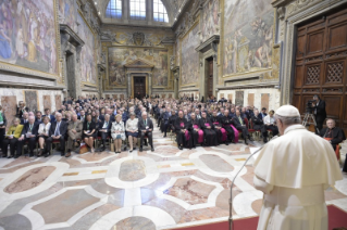 8-An die Mitglieder der Stiftung "Centesimus Annus - Pro Pontifice" 