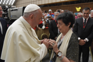 8-Aux participants &#xe0; la rencontre promue par le Catholic Charismatic Renewal International Service (CHARIS) 