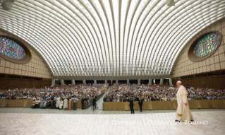 5-Udienza ai partecipanti al Convegno Internazionale per i giovani Consacrati