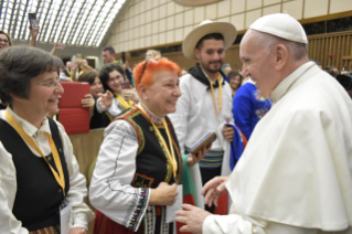 4-A los participantes en el III Encuentro Internacional de Coros en el Vaticano