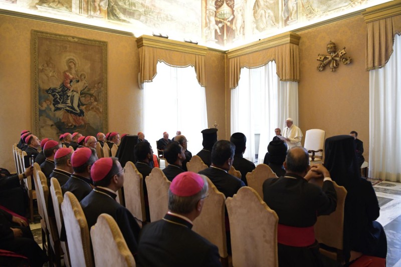 1-Aos novos Bispos participantes no curso organizado pela Congrega&ccedil;&atilde;o para os Bispos