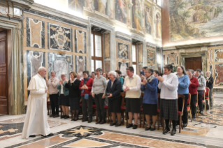 4-A las auxiliares diocesanas de Milán y a las colaboradoras apostólicas diocesanas de Padua y Treviso