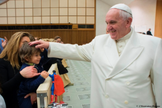 1-Rencontre avec le personnel du Saint-Siège et de l'État de la Cité du Vatican pour l'échange des vœux de Noël