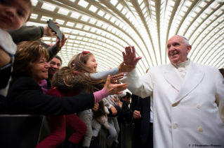 2-Encontro com os funcionários da Santa Sé e do Estado da Cidade do Vaticano para as felicitações de Natal 