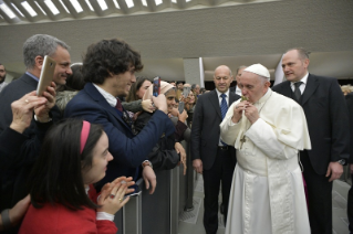 2-Au personnel du Saint-Siège et de l'État de la Cité du Vatican pour l'échange de vœux de Noël 