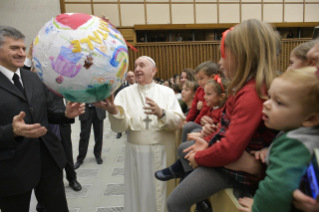 3-A los empleados de la Santa Sede y del Estado de la Ciudad del Vaticano con motivo de las felicitaciones navide&#xf1;as