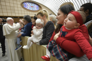 4-A los empleados de la Santa Sede y del Estado de la Ciudad del Vaticano con motivo de las felicitaciones navide&#xf1;as