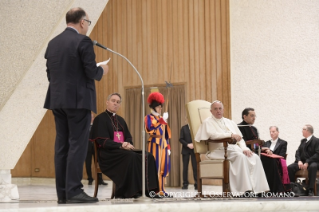 4-Aux participants &#xe0; la rencontre &#xab; L'&#xc9;conomie de Communion &#xbb;, organis&#xe9;e par le Mouvement des Focolari
