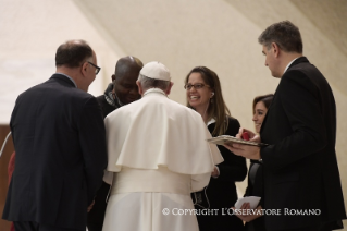 0-Aux participants &#xe0; la rencontre &#xab; L'&#xc9;conomie de Communion &#xbb;, organis&#xe9;e par le Mouvement des Focolari
