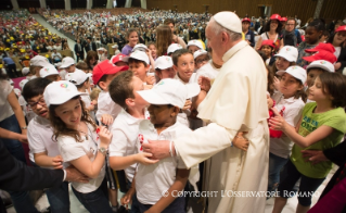 4-Incontro con Bambini e Ragazzi di Scuole italiane, partecipanti alla manifestazione promossa da "La Fabbrica della Pace"