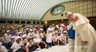 2-Incontro con Bambini e Ragazzi di Scuole italiane, partecipanti alla manifestazione promossa da "La Fabbrica della Pace"