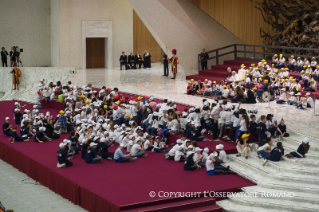 17-Encuentro con los niños que participan en una manifestación organizada por "La Fábrica de la paz"