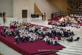 17-Incontro con Bambini e Ragazzi di Scuole italiane, partecipanti alla manifestazione promossa da "La Fabbrica della Pace"