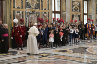 0-À Guarda Suíça Pontifícia, por ocasião do juramento dos novos recrutas 