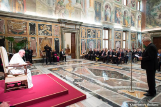 3-Udienza ai partecipanti alla Conferenza promossa dal "Romano Guardini Stiftung" 