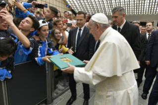 0-Aux participants à la rencontre organisée par le quotidien sportif « La Gazzetta dello Sport » et par la Fédération italienne de football