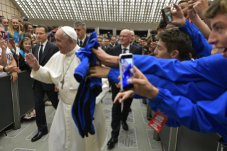 1-Aux participants à la rencontre organisée par le quotidien sportif « La Gazzetta dello Sport » et par la Fédération italienne de football