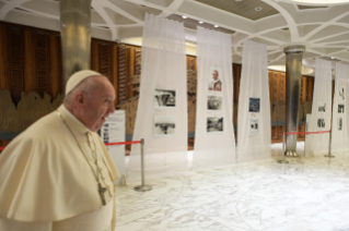 5-Ai Dirigenti e agli Agenti dell'Ispettorato di Pubblica Sicurezza Vaticano in occasione del 75° anniversario di istituzione