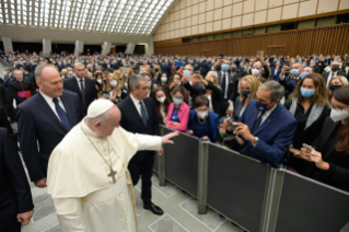 10-Ai Dirigenti e agli Agenti dell'Ispettorato di Pubblica Sicurezza Vaticano in occasione del 75° anniversario di istituzione